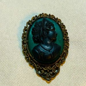 Vintage Cameo Brooch